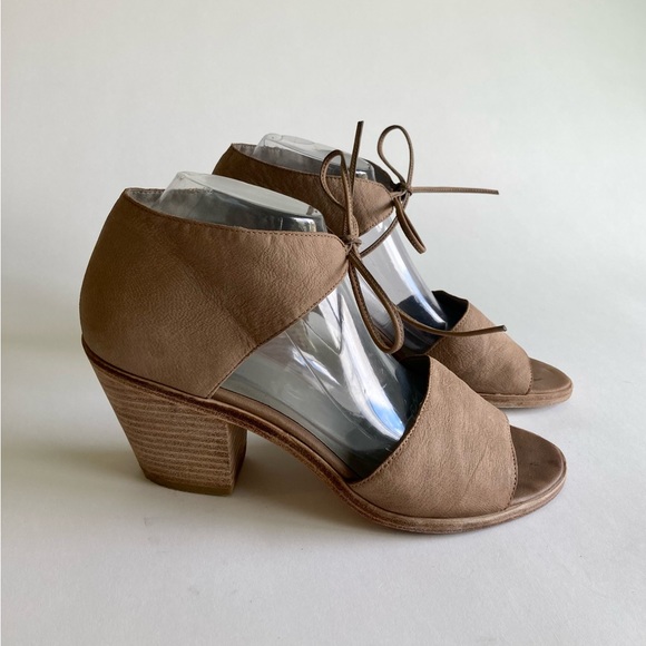 Eileen Fisher Cream Leather Heeled Slingbacks size 10 - Picture 2 of 16